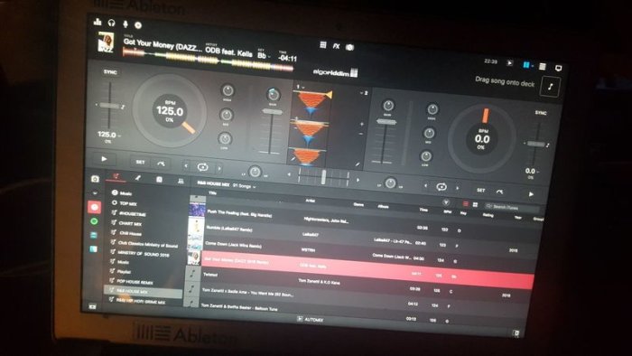 Mixtrack Platinum Djay Pro